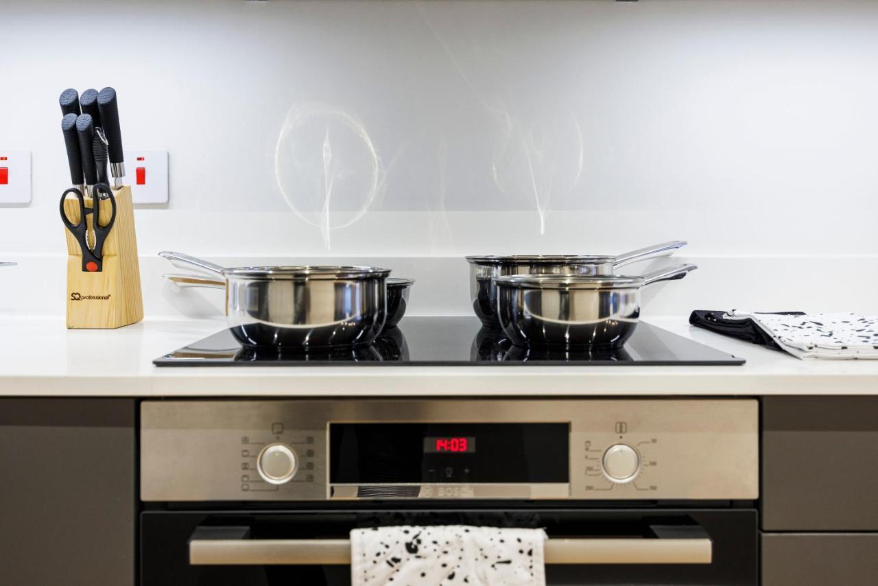 Luxury Spacious 2 Bed Apartment, London - Sk Exteriör bild